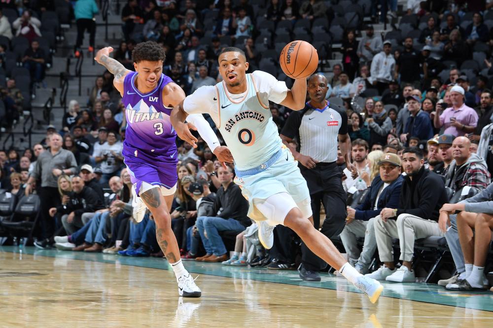 不断激励着 不断激励着