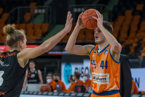 球队阵容厚 球队阵容厚